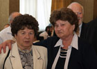 האחיות גב' נושי שנדור וגב' מרים אינדיג